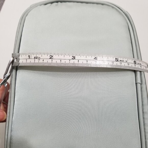 Steve Madden brand lunch bag/tote with small clear container with lid inside. - Picture 15 of 16